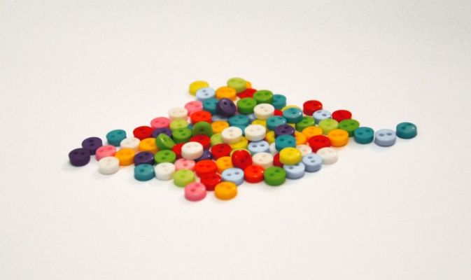 Иллюстрация Цветные пластиковые пуговички, 6 мм