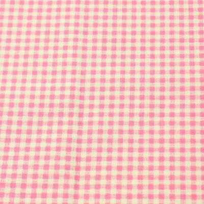 Иллюстрация Отрез хлопковой ткани "В клетку", 40х50 см, цвет: розовый