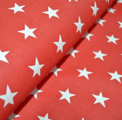 Иллюстрация Отрез хлопковой ткани "Звезды средние", 40х50 см, цвет: белый на красном