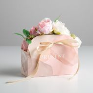 Иллюстрация Коробка для цветов "Present" 17 × 13 × 7 см